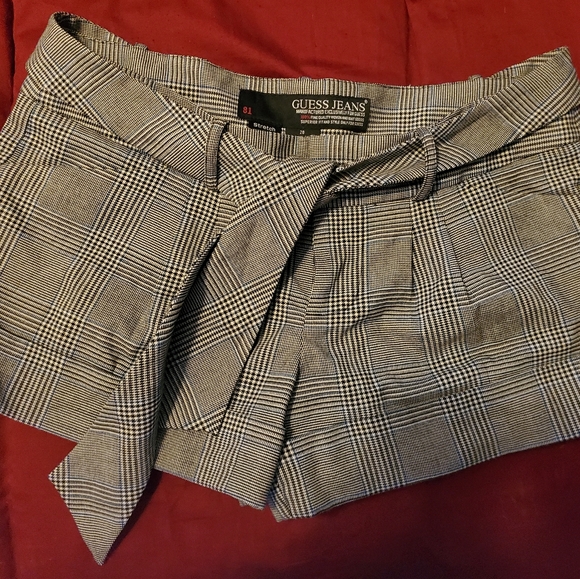 Guess Pants - Guess shorts